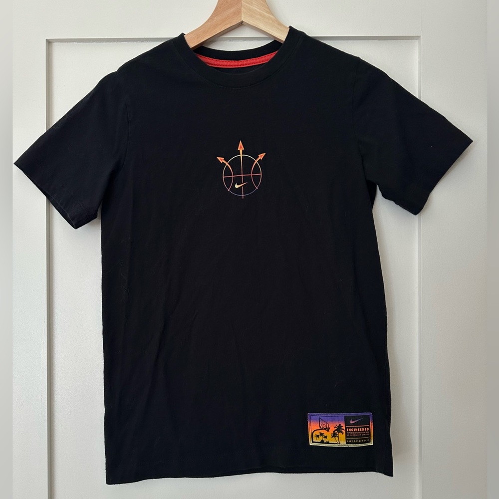 Nike Sportswear Summer Hoops Big Kids’ T-Shirt - Nike basketball